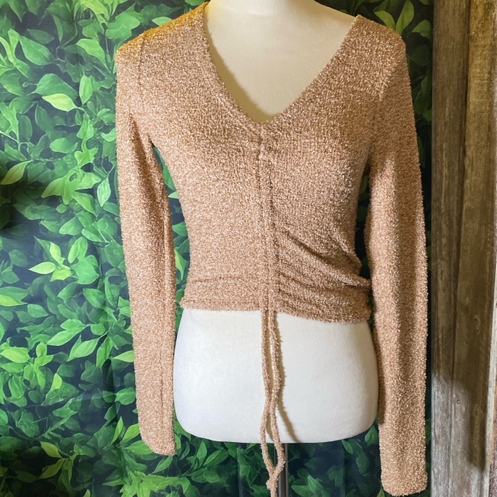 Wild Fable v-neck adjustable middle long sleeve sweater.